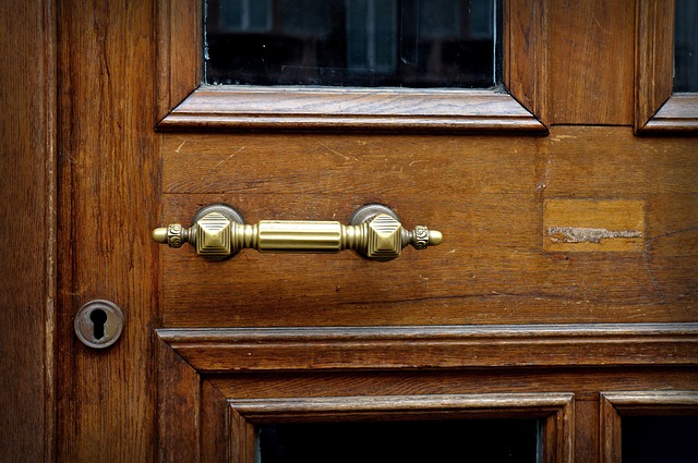 door-handle-1770190_640